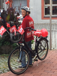 Manches Rad war unübersehbar mit SPD-Fähnchen und Ballons geschmückt.