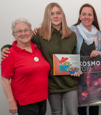AsF-Vorstandsmitglied Lore Leitmeier (links) freute sich sehr über die Lesung ihrer Tochter, die auch die Enkelin (Mitte) mitgebracht hatte.
